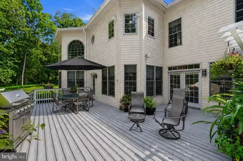 Exterior - 11640 Piney Spring Ln, Potomac, MD 20854 photo 4 of 7
