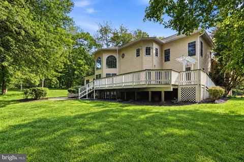 Exterior - 11640 Piney Spring Ln, Potomac, MD 20854 photo 5 of 7