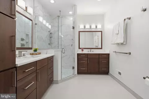Bath - 11640 Piney Spring Ln, Potomac, MD 20854 photo 1 of 5