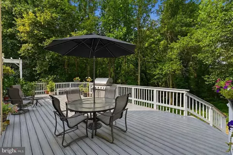 Exterior - 11640 Piney Spring Ln, Potomac, MD 20854 photo 3 of 7