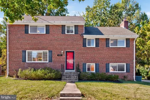 10004 Belhaven Rd, Bethesda, MD 20817