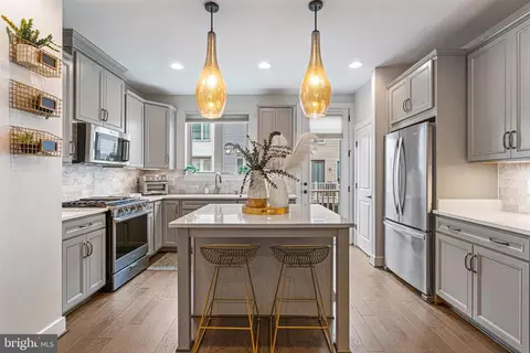 874 Thompson Cres #40, Rockville, MD 20852