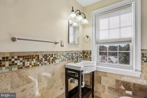 Bath - 2406 Colston Dr #301-C, Silver Spring, MD 20910 photo 1 of 4