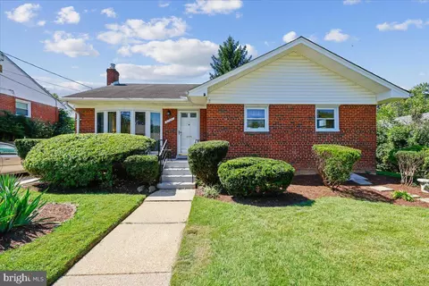 4704 Adrian St, Rockville, MD 20853
