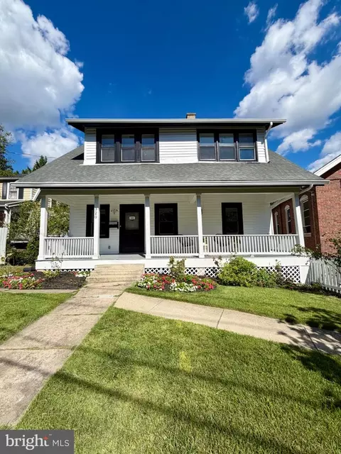 320 Ethan Allen Ave, Takoma Park, MD 20912