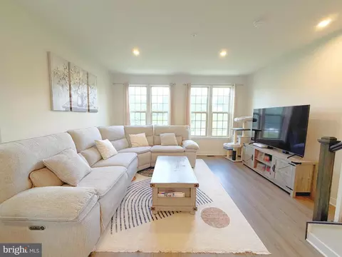 19536 Montgomery Village Ave, Montgomery Village, MD 20886
