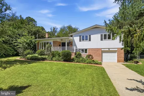 6505 Friars Ct, Bethesda, MD 20817