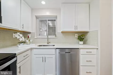 Kitchen - 15121 Glade Dr #13-3B, Silver Spring, MD 20906 photo 2 of 3