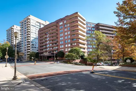 4550 N Park Ave #812, Chevy Chase, MD 20815