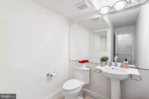 Bath - 17034 Barn Ridge Dr, Silver Spring, MD 20906 photo 1 of 5