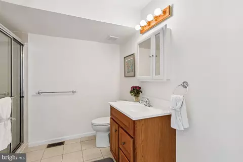Bath - 17034 Barn Ridge Dr, Silver Spring, MD 20906 photo 4 of 5