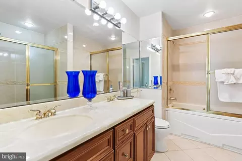 Bath - 17034 Barn Ridge Dr, Silver Spring, MD 20906 photo 2 of 5