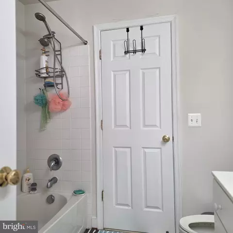 Bath - 21701 Seneca Ayr Dr, Boyds, MD 20841 photo 3 of 4