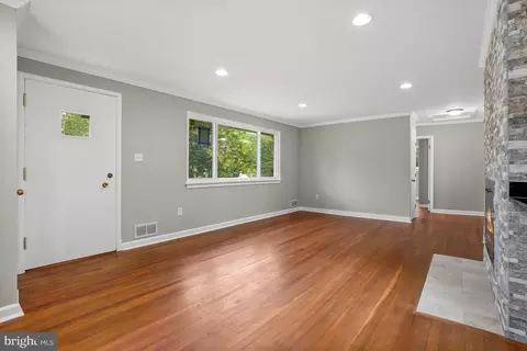 Living - 10705 Lockridge Dr, Silver Spring, MD 20901 photo 2 of 4