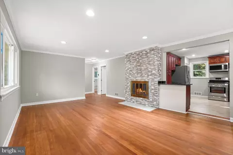 Living - 10705 Lockridge Dr, Silver Spring, MD 20901 photo 1 of 4
