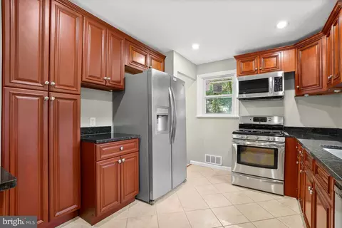Kitchen - 10705 Lockridge Dr, Silver Spring, MD 20901 photo 1 of 2