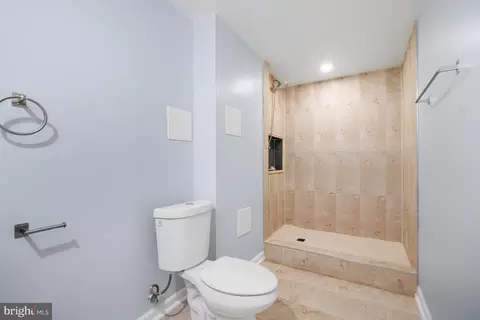 Bath - 10705 Lockridge Dr, Silver Spring, MD 20901 photo 6 of 7