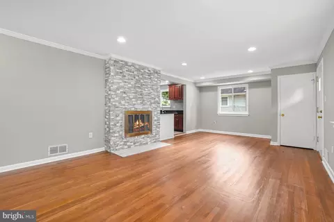 Living - 10705 Lockridge Dr, Silver Spring, MD 20901 photo 3 of 4