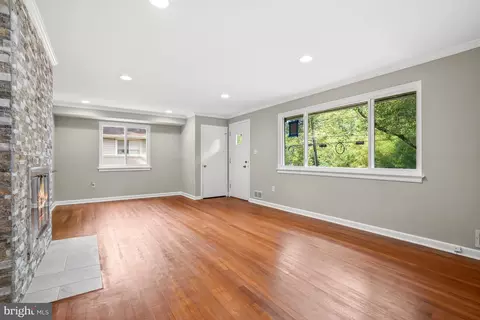 Living - 10705 Lockridge Dr, Silver Spring, MD 20901 photo 4 of 4