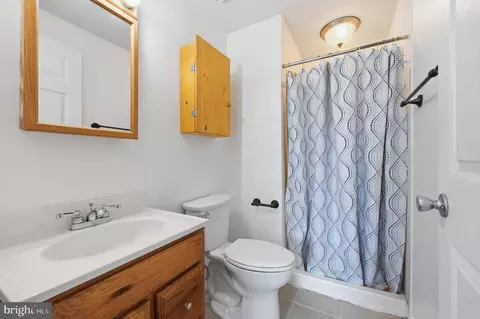 Bath - 17676 Kohlhoss Rd, Poolesville, MD 20837 photo 1 of 4