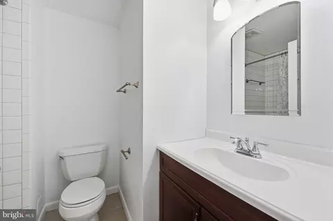 Bath - 17676 Kohlhoss Rd, Poolesville, MD 20837 photo 3 of 4