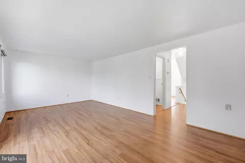 Living - 17676 Kohlhoss Rd, Poolesville, MD 20837 photo 5 of 6
