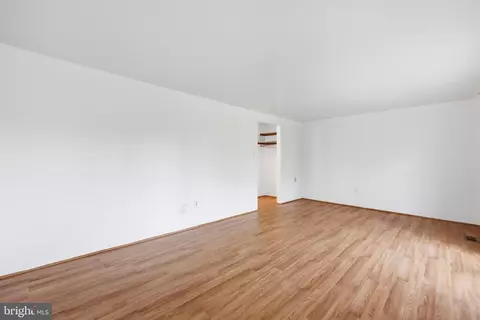 Living - 17676 Kohlhoss Rd, Poolesville, MD 20837 photo 1 of 6
