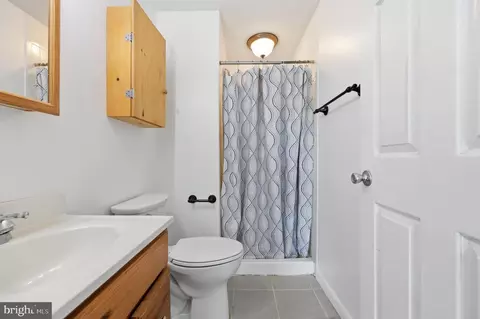 Bath - 17676 Kohlhoss Rd, Poolesville, MD 20837 photo 2 of 4