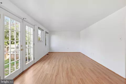 Living - 17676 Kohlhoss Rd, Poolesville, MD 20837 photo 4 of 6