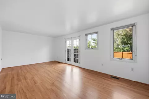 Living - 17676 Kohlhoss Rd, Poolesville, MD 20837 photo 6 of 6