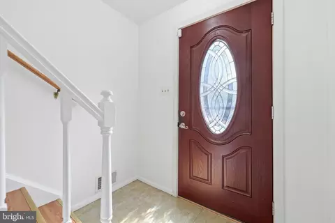 Entry Way - 17676 Kohlhoss Rd, Poolesville, MD 20837 photo 3 of 4