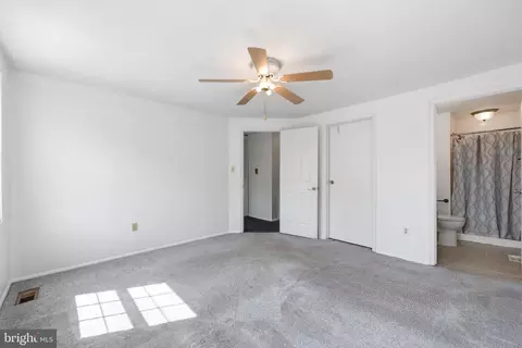 Bedroom - 17676 Kohlhoss Rd, Poolesville, MD 20837 photo 2 of 7