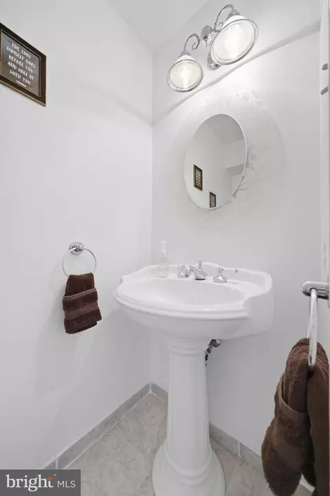 Bath - 17641 Longview Ln, Olney, MD 20832 photo 1 of 4
