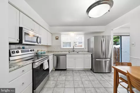 Kitchen - 17641 Longview Ln, Olney, MD 20832 photo 2 of 3