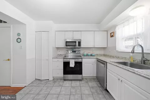 Kitchen - 17641 Longview Ln, Olney, MD 20832 photo 3 of 3