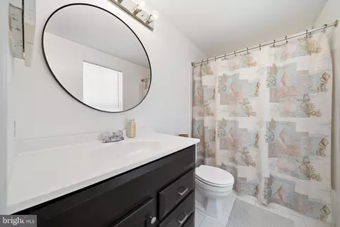 Bath - 17641 Longview Ln, Olney, MD 20832 photo 2 of 4