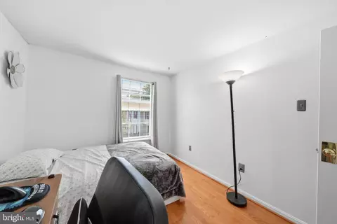 Bedroom - 17641 Longview Ln, Olney, MD 20832 photo 5 of 10