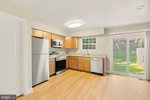 Kitchen - 15009 Travert Way, Silver Spring, MD 20906 photo 4 of 5
