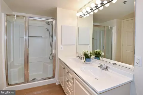 Bath - 14809 Pennfield Cir #415, Silver Spring, MD 20906 photo 1 of 3