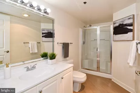 Bath - 14809 Pennfield Cir #415, Silver Spring, MD 20906 photo 3 of 3