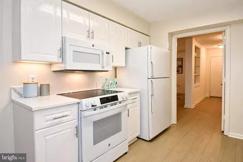 Kitchen - 14809 Pennfield Cir #415, Silver Spring, MD 20906 photo 2 of 4