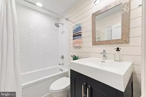 Bath - 9129 Walden Rd, Silver Spring, MD 20901 photo 1 of 2