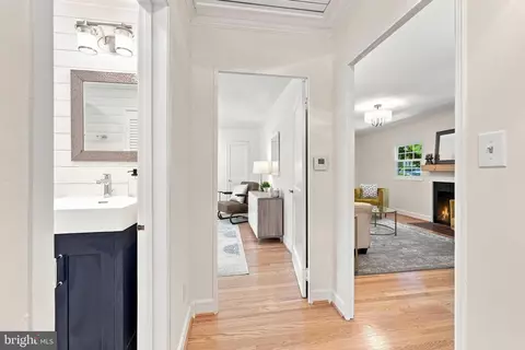 Entry Way - 9129 Walden Rd, Silver Spring, MD 20901 photo 2 of 5