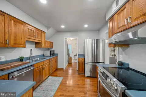 Kitchen - 213 Piping Rock Dr, Silver Spring, MD 20905 photo 2 of 2