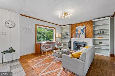 Living - 213 Piping Rock Dr, Silver Spring, MD 20905 photo 3 of 7