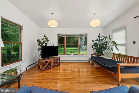 Living - 213 Piping Rock Dr, Silver Spring, MD 20905 photo 1 of 7