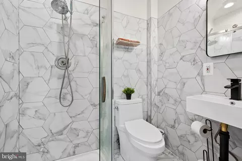 Bath - 213 Piping Rock Dr, Silver Spring, MD 20905 photo 3 of 3