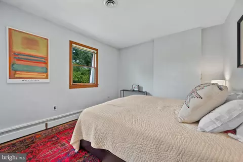 Bedroom - 213 Piping Rock Dr, Silver Spring, MD 20905 photo 4 of 8