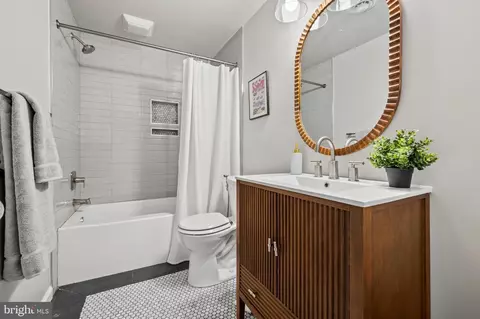 Bath - 213 Piping Rock Dr, Silver Spring, MD 20905 photo 2 of 3