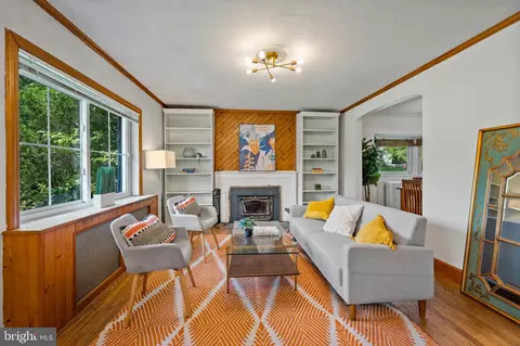 Living - 213 Piping Rock Dr, Silver Spring, MD 20905 photo 5 of 7